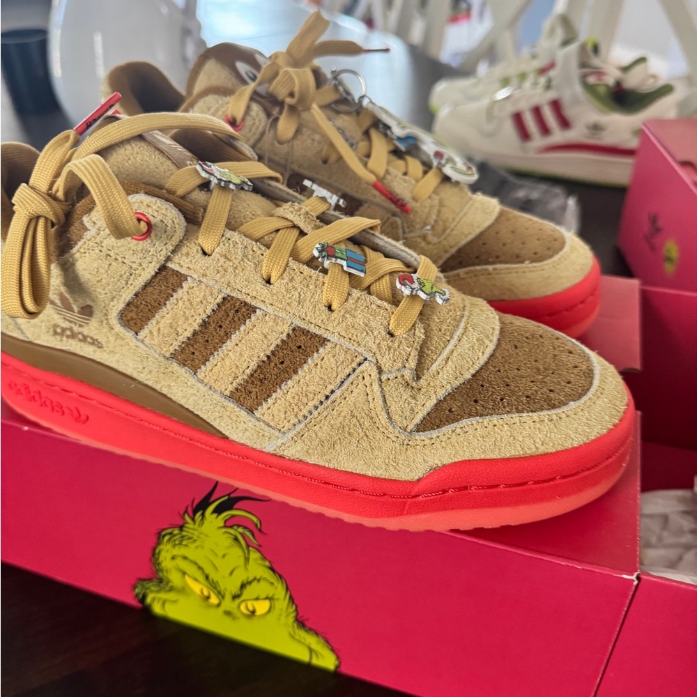 BNIB GRINCH ADIDAS “MAX”